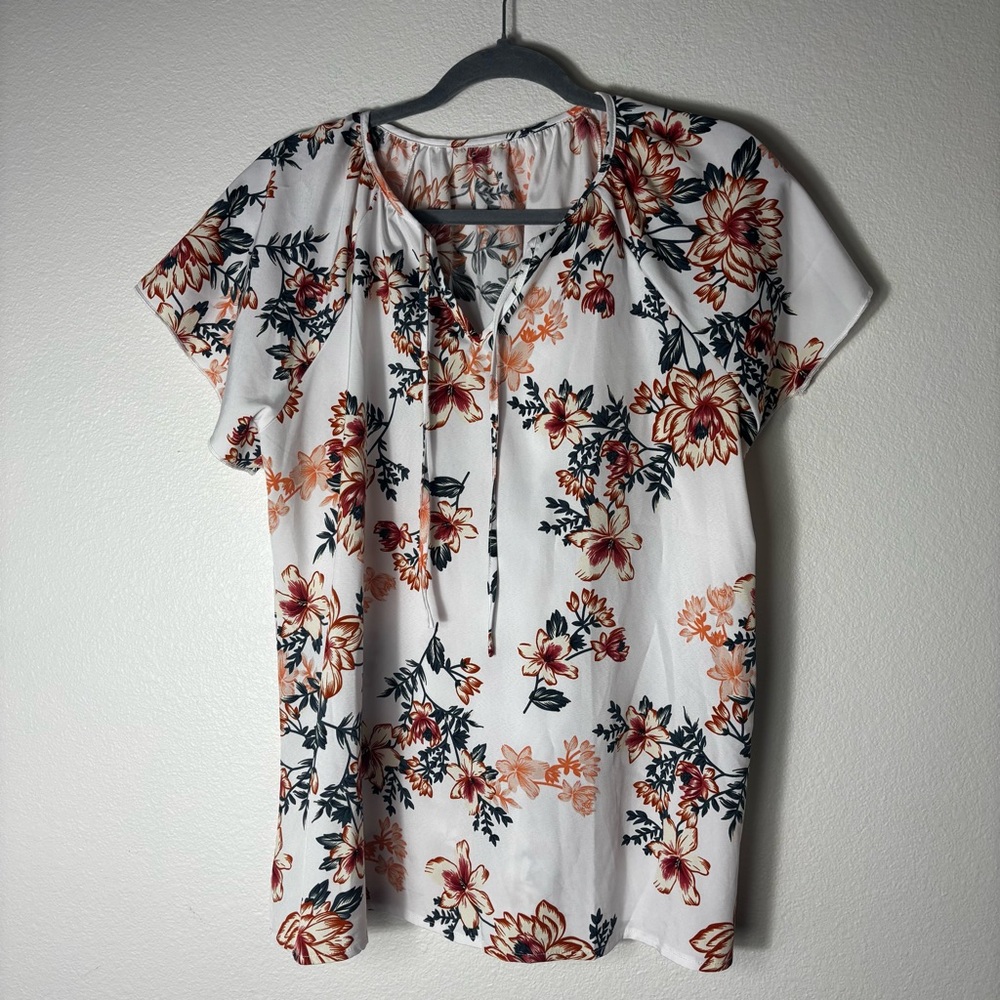 Women’s Short Sleeve Orange and White Floral Print Top size XL
